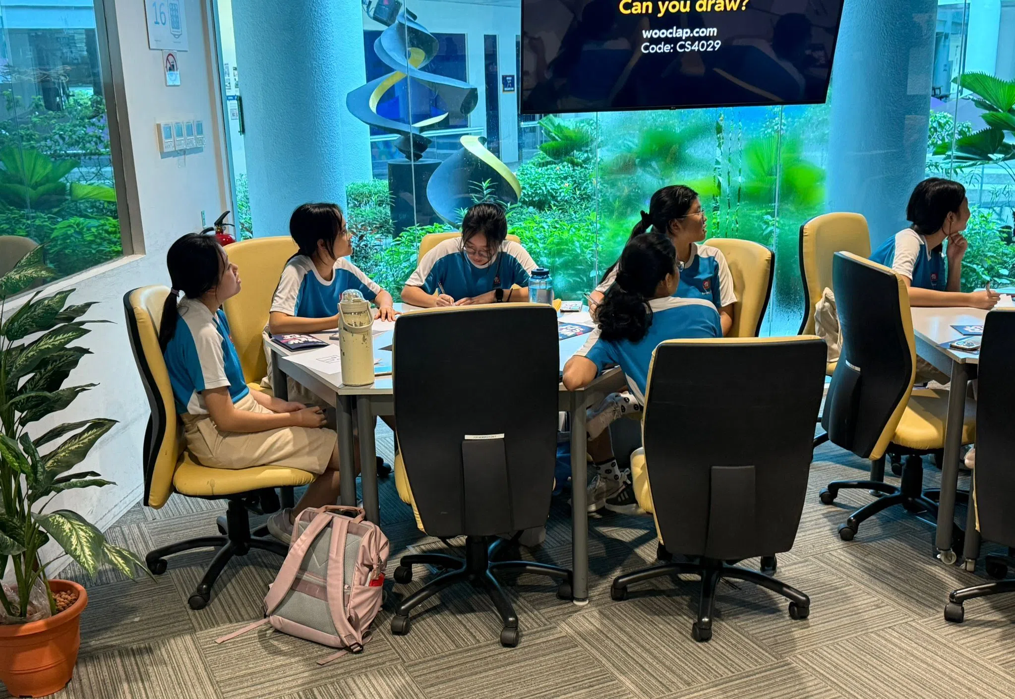 陈永和教学生如何在30分钟内作画。（南初提供）