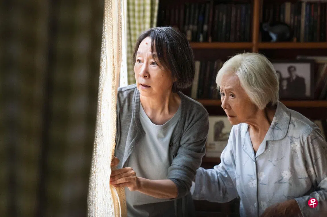 老母亲照顾病女苦中作乐| 联合早报