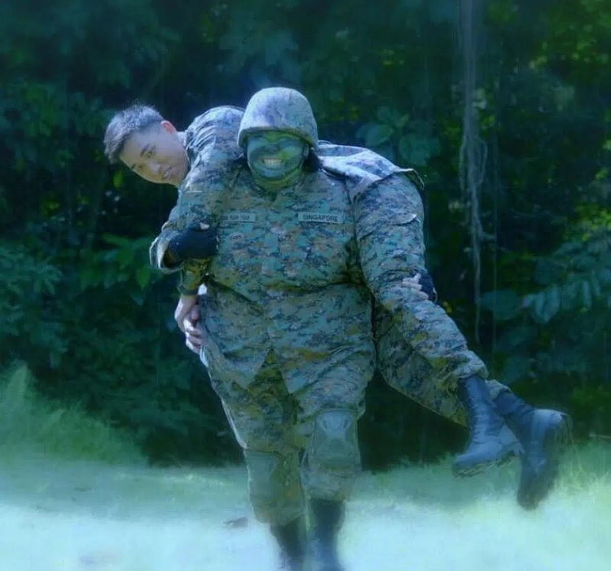 林茜茜力大无穷，戏中背起90公斤壮汉。（网络）