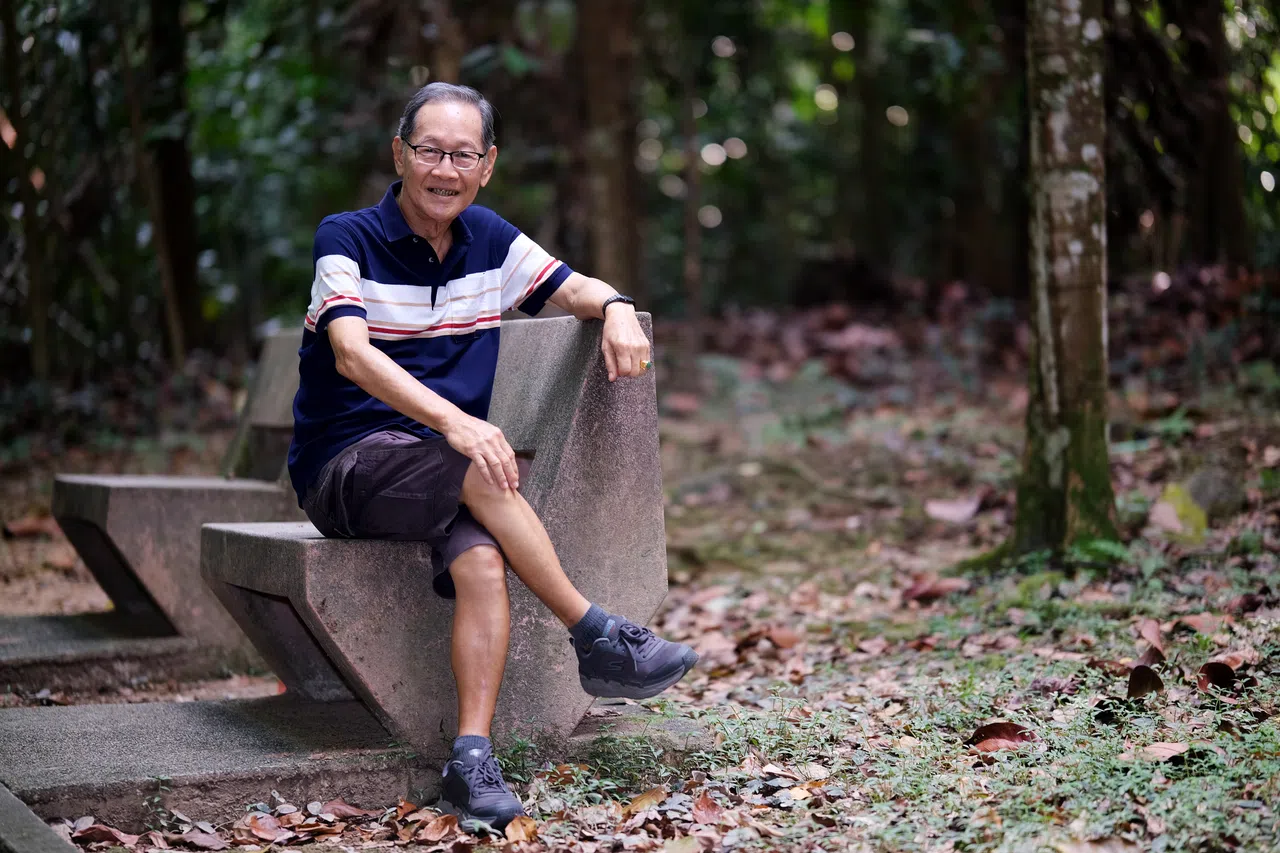 张为坐看人生起落，豁达面对明亮与暗淡时刻。（曾坤顺摄）