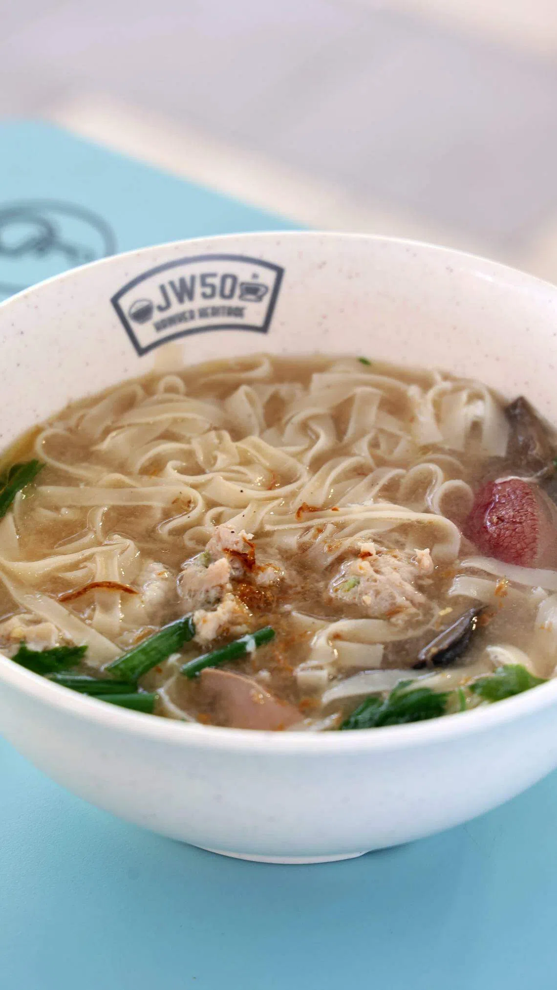 再来阿嬷面线的阿公豆签，顺滑爽口。（龙国雄摄）