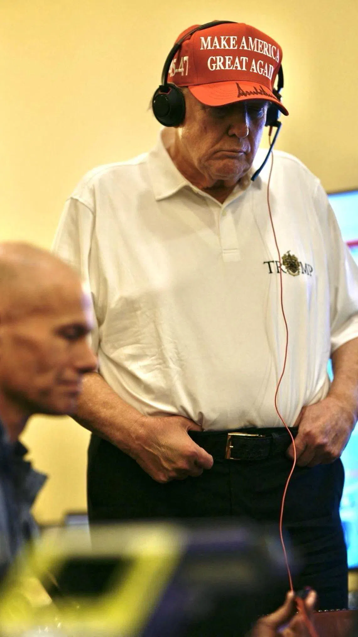 美国总统特朗普星期六（3月15日）实时了解美军对也门胡塞武装的军事打击行动。（路透社）