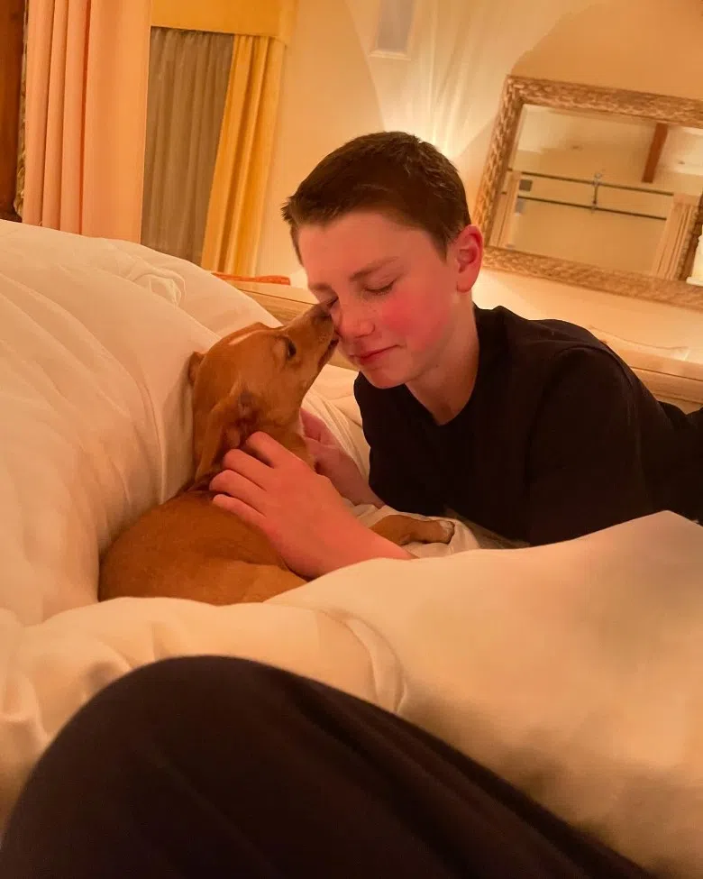 John Travolta的小儿子Benjamin，被爆生母另有其人。（互联网）