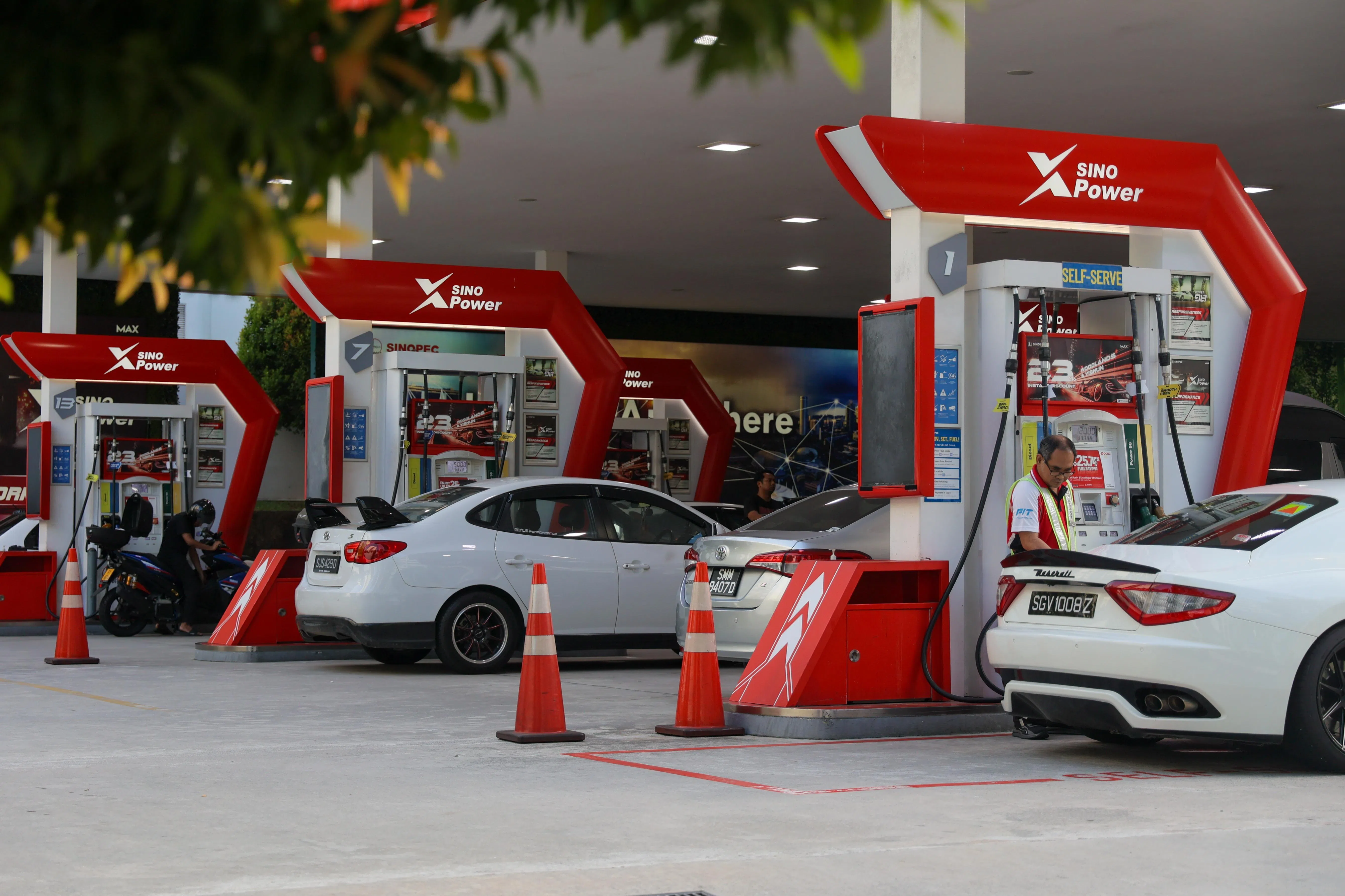 中国石化的95辛烷值汽油零售价仍维持在每公升3.05元。（张俊杰摄）