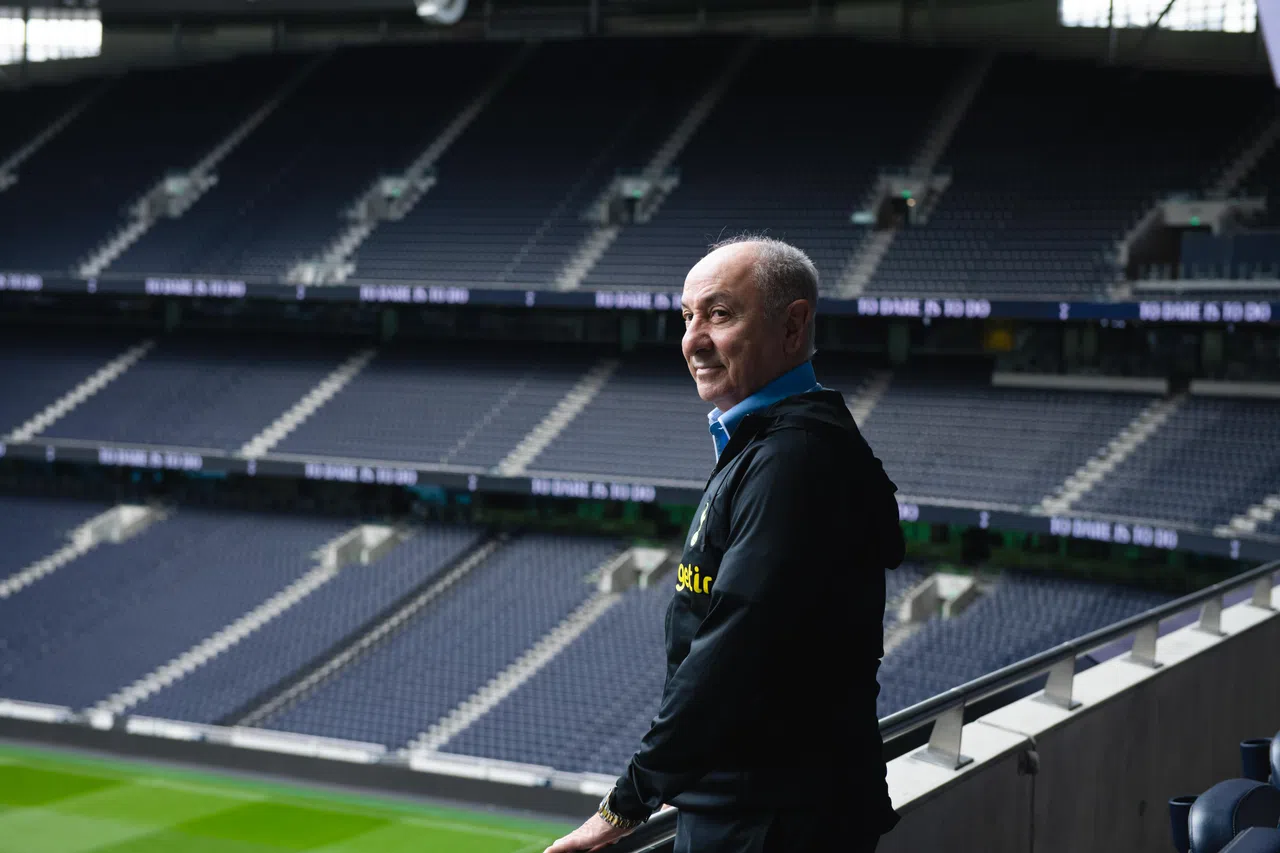 阿迪列斯在热刺广受欢迎，有英国摇滚组合在1981年推出以他的昵称“奥西”命名的歌曲《奥西的梦想》。歌曲一度在热刺当年赢得英足总杯冠军后，进入英国单曲音乐榜第五位。（友邦保险新加坡提供）