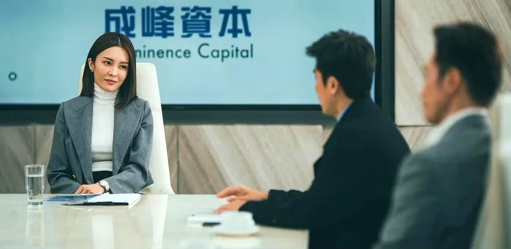 张曦雯（左起）在《企业强人》与谭俊彦和陈豪均有感情线。（互联网）