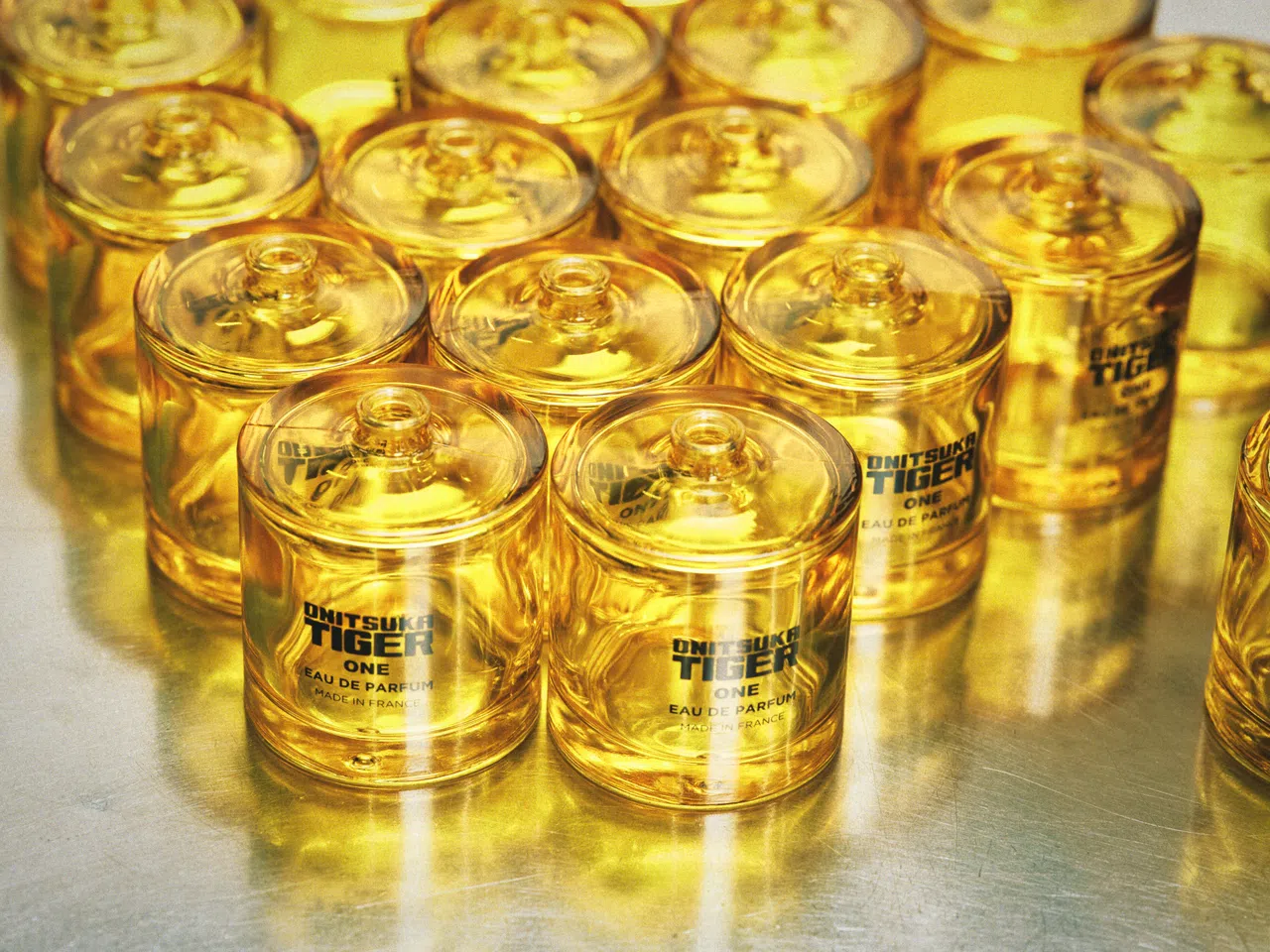 鬼冢虎第一代香水全程在法国调制瓶装。（Onitsuka Tiger提供，Naoya Toita摄）
