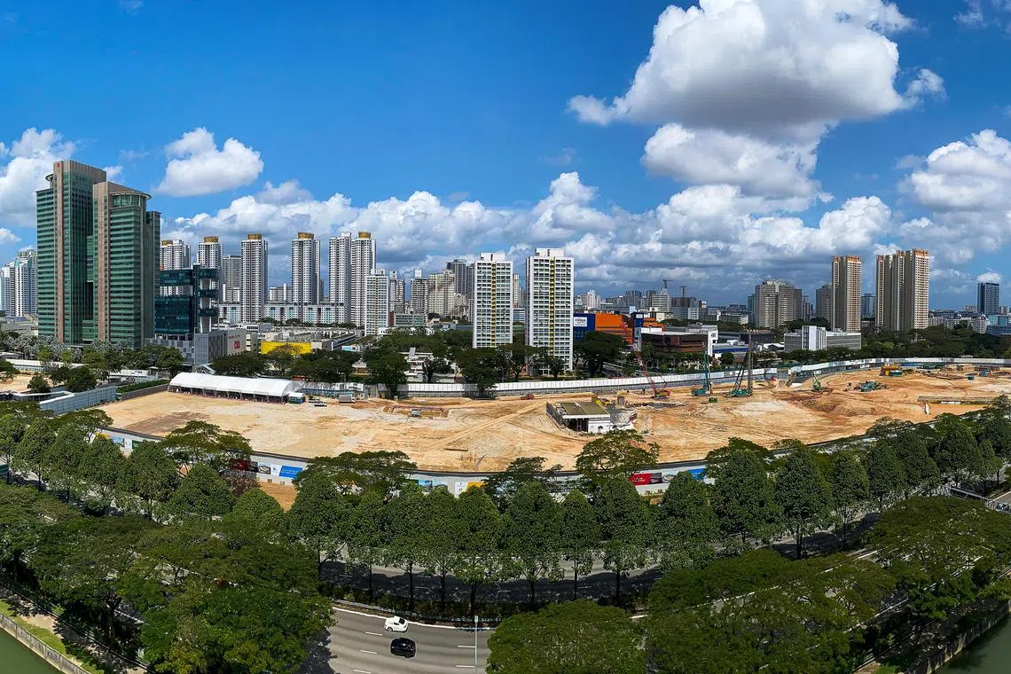 新的大巴窑综合发展项目坐落在大巴窑6巷和泛岛快速公路之间，也就是已拆除的大巴窑体育场和大巴窑游泳池原址，以及将要翻新的大巴窑市镇公园的地段。图为这个地段目前的景观。（张俊杰摄）