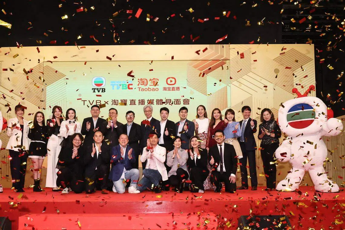 TVB与淘宝直播3月29日在香港将军澳电视城举行媒体见面会，出席者包括两个平台的高层及无线艺人。（TVB提供）