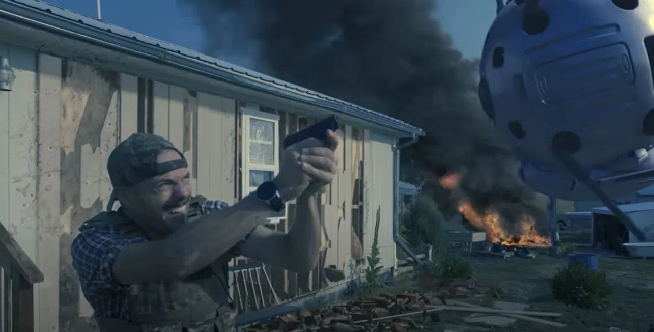 短片《紧急降陆》（Imminent Arrival）上片短短两周，累积超过30多万人收看。（网络截图）