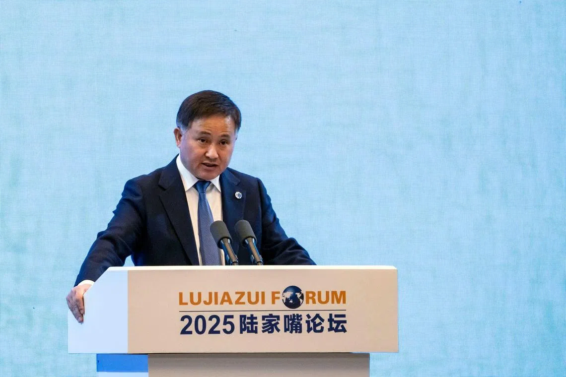 潘功胜阐述多极化全球货币新秩序愿景释放进一步推动人民币国际化信号| 联合早报