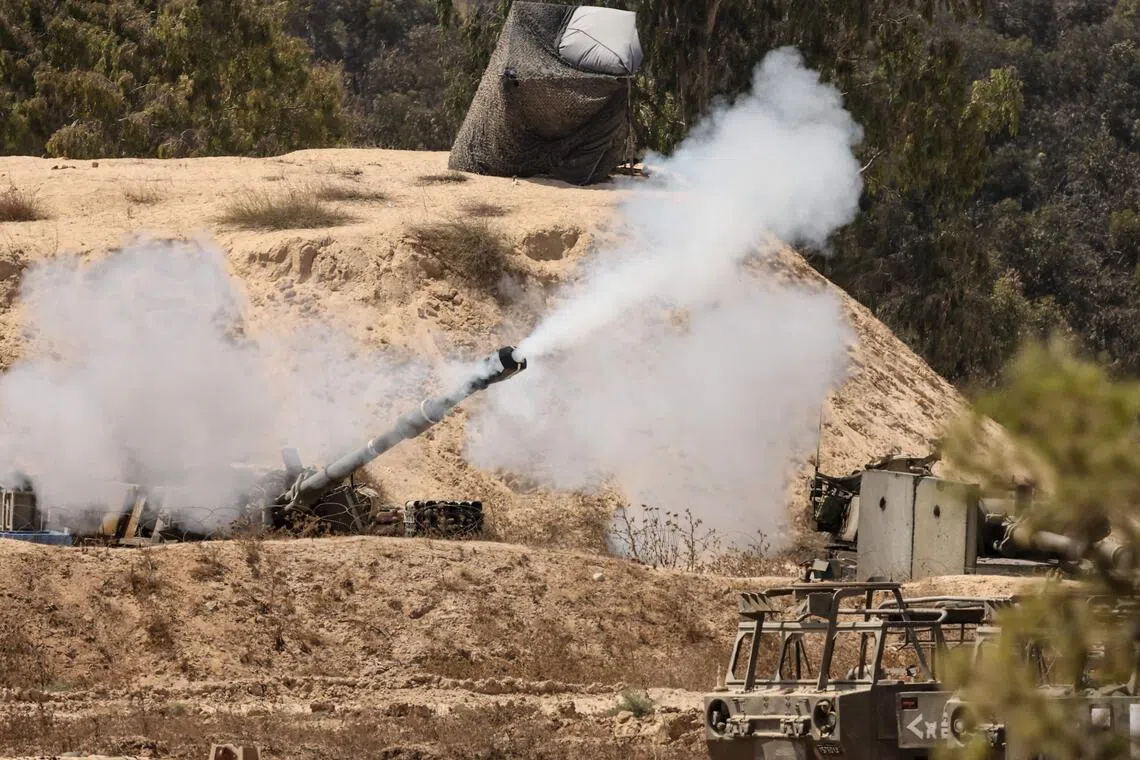 9月17日，以色列军队自行榴弹炮从以色列南部向加沙地带发射了一发炮弹。（法新社）