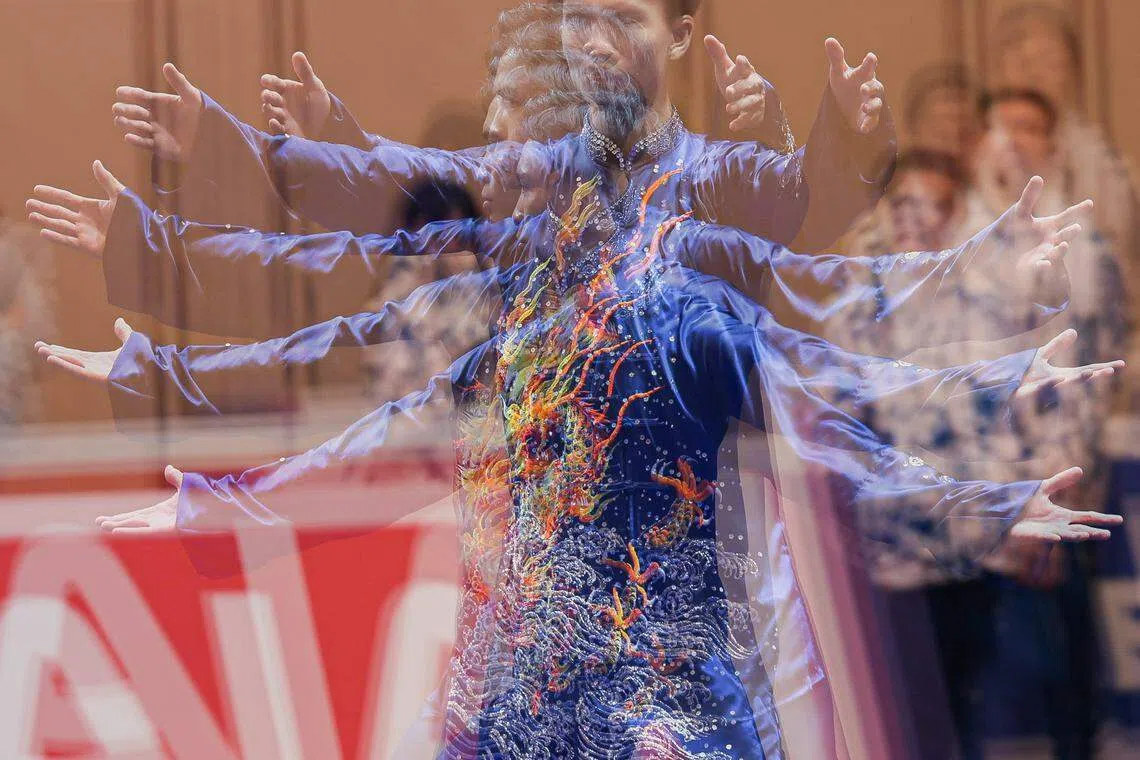 曾俊恺耍太极，犹如千手观音。（李冠卫摄）