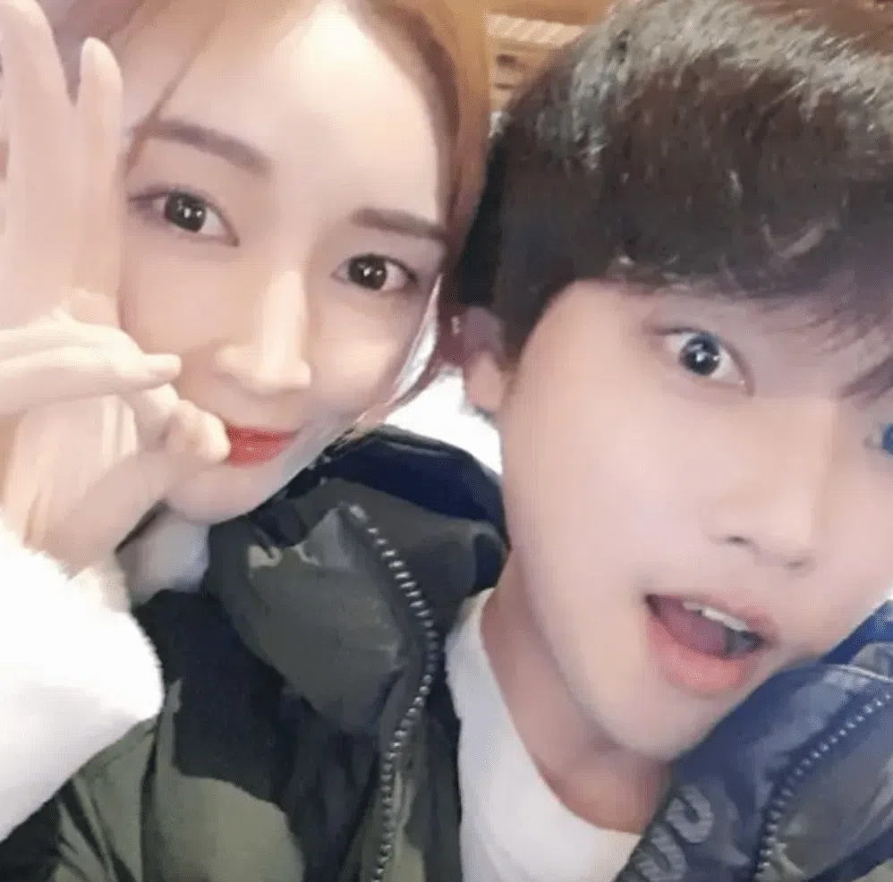 李雅凛（左）与男友的关系引起热议。（互联网）