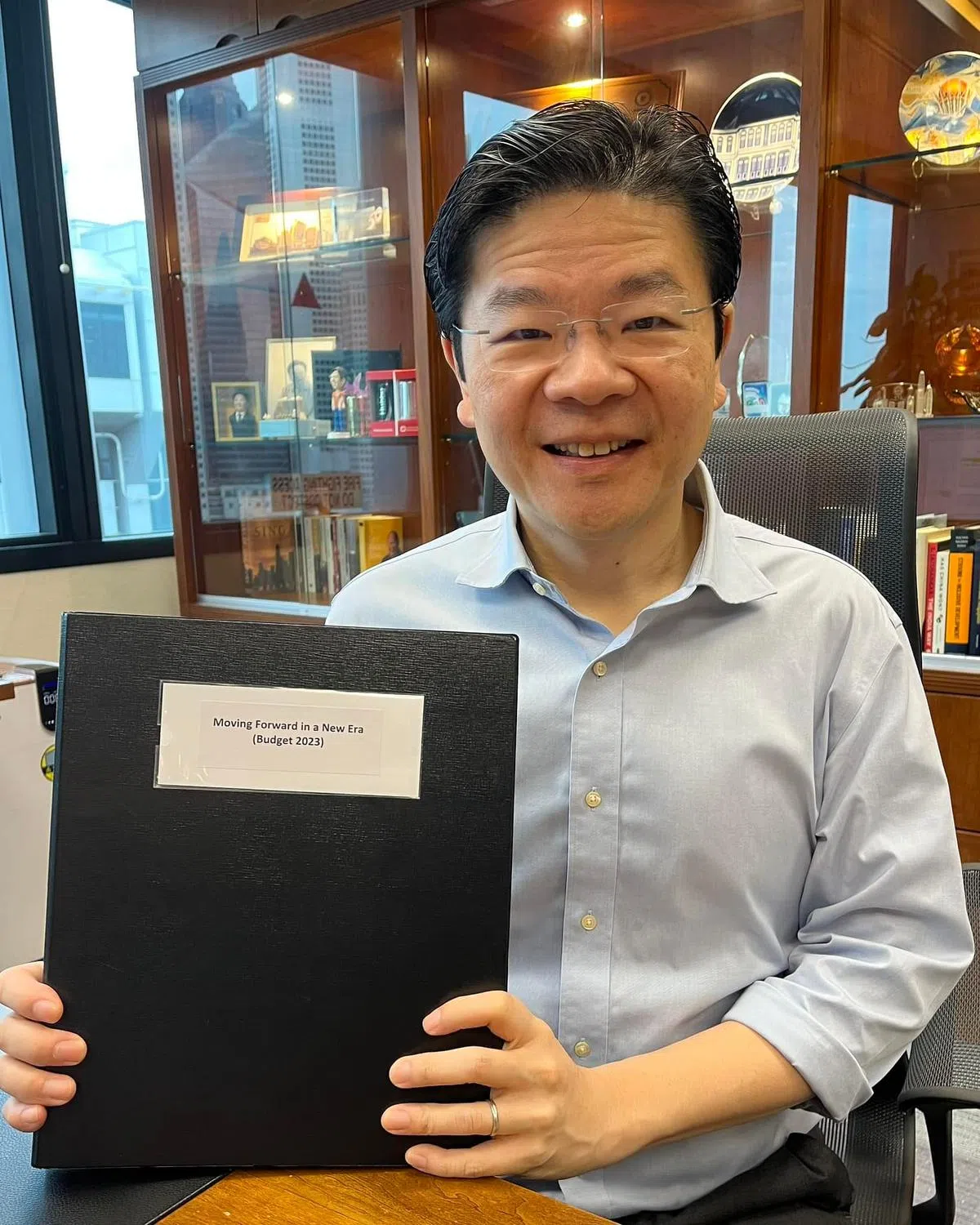 副总理兼财政部长黄循财在发表2023年财政预算案声明前夕，揭露预算案以“携手前进新时代”为主题，将阐述政府如何在帮助新加坡人把握新机遇、加强社会契约、为家庭提供保障的同时，建立全民的集体韧力。（取自黄循财脸书）