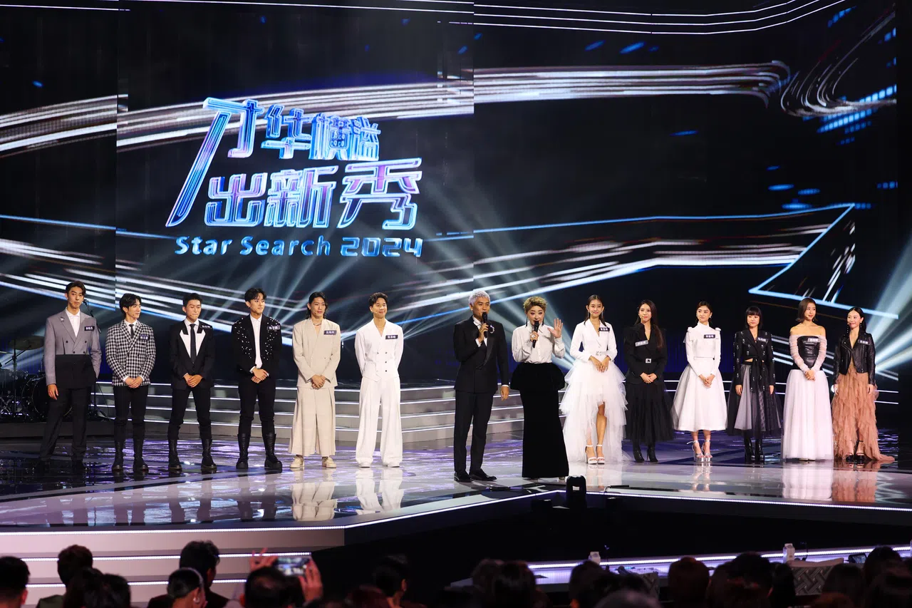 “才华横溢出新秀2024”12强在决赛中卖力演出。（林明顺摄）