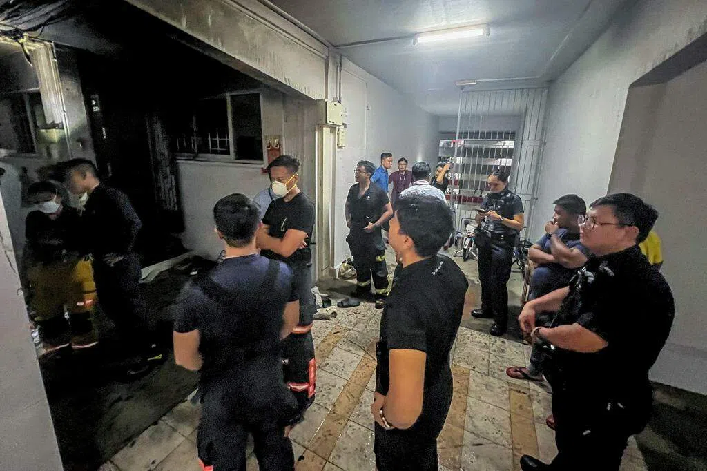 疑代步工具爆炸起火 义顺组屋17岁青年伤重不治