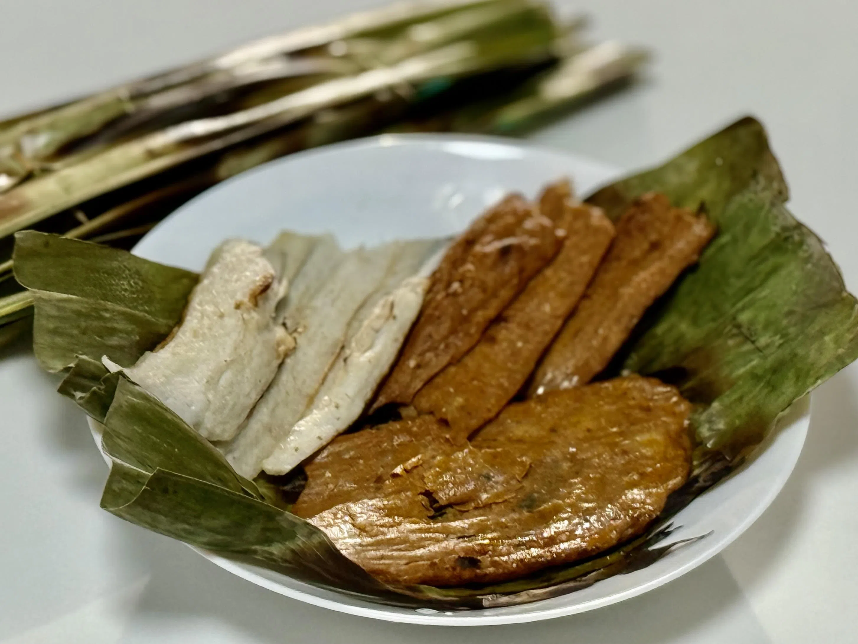 享顺𡁮咑供应商售卖各色乌打，全手工制作，新鲜烤制。（叶晓虹摄）