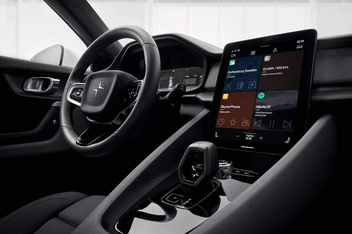 驾驶舱中间的大触屏是指挥中心，就像一般平板电脑。（车商提供）