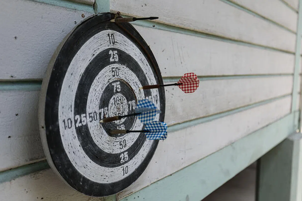 房子外墙还有之前留下的标靶。