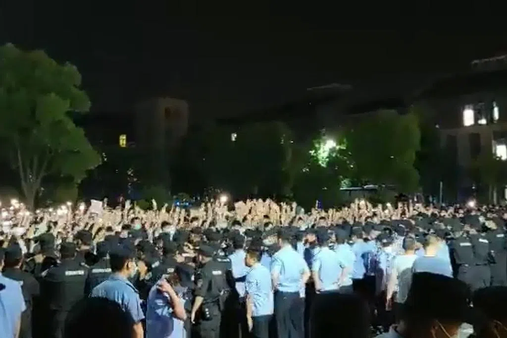 江浙多所独立学院学生示威抗议 不满被合并为职业大学