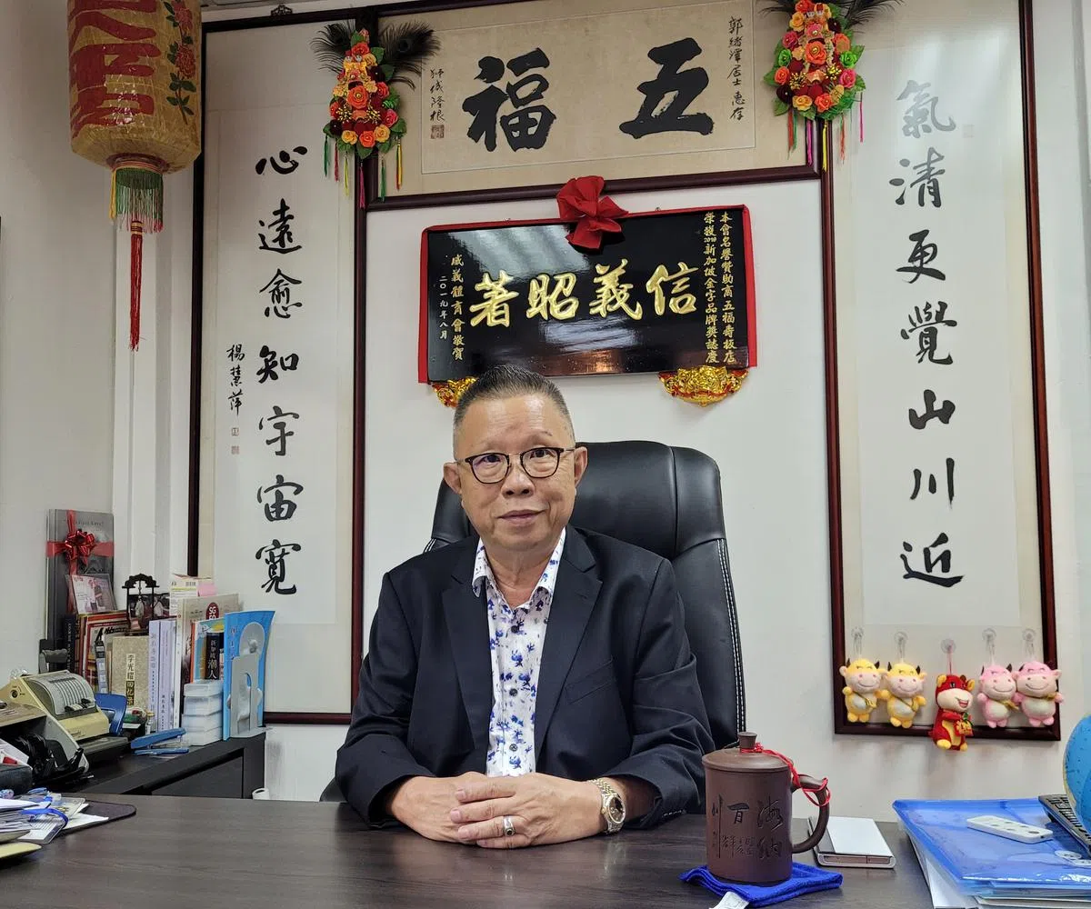 郭绪泽以社会企业的精神来经营寿板店并对殡葬品的品质有自己的坚持。（受访者提供）