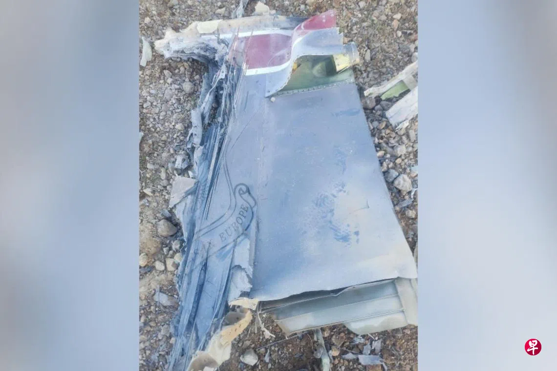 伊朗国家媒体报道，据称摄于伊朗中部的这张照片，是被击落的美国战机残骸。 （路透社）