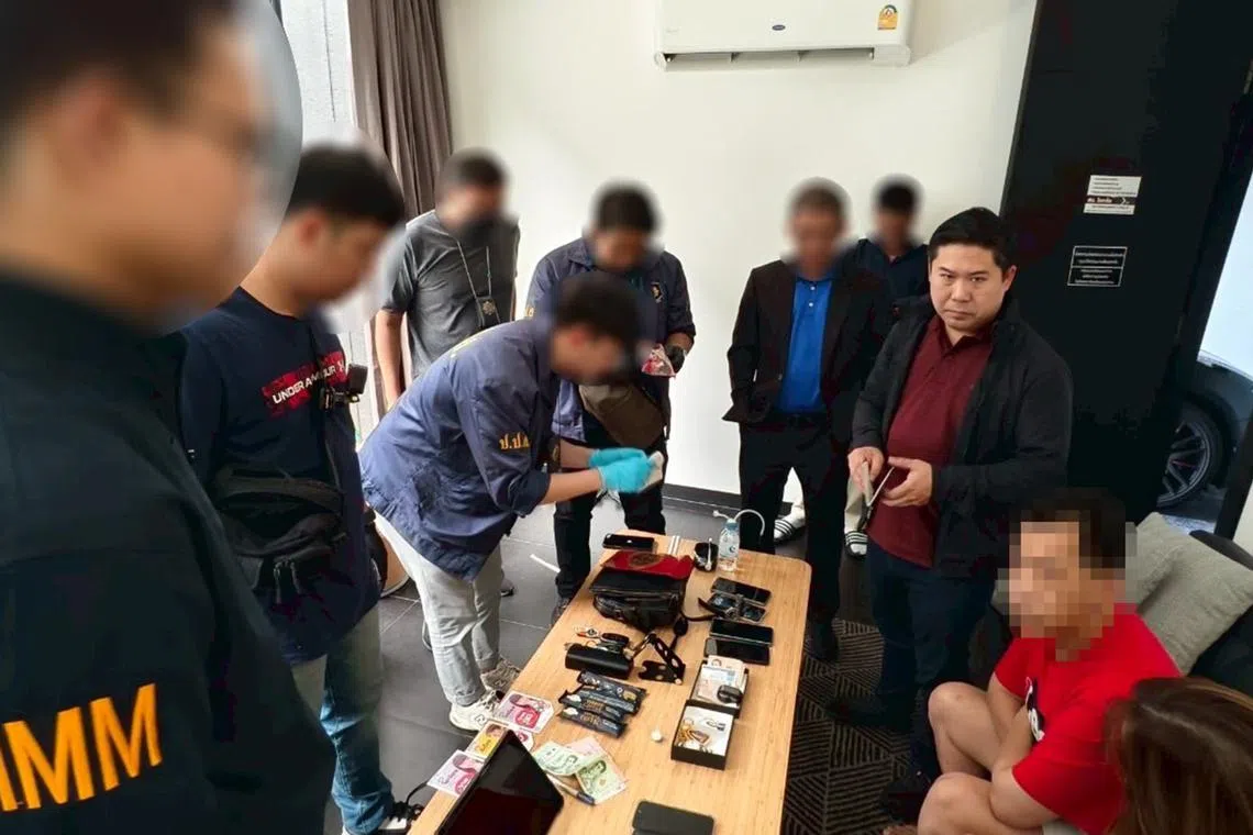 据《曼谷邮报》报道，调查人员上星期六得知陈良忠要前往曼谷，于是循线追踪，发现他在一家酒店与一对印度尼西亚籍男女会面。（取自泰国毒品管制委员会办公室脸书）