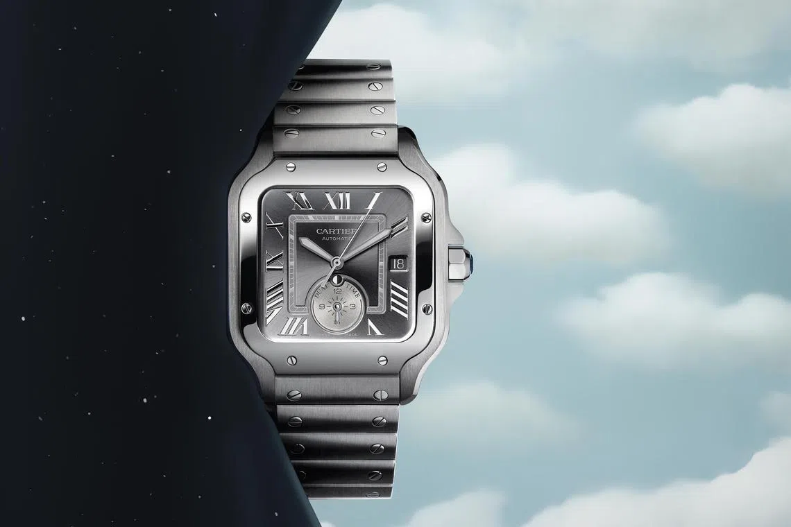 双时区功能首次出现在Santos de Cartier，可同步显示两个不同时区的时间。（卡地亚提供）