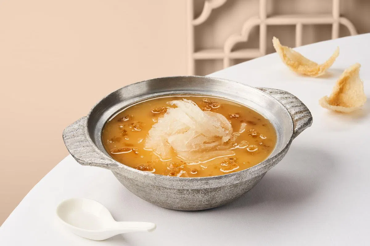 滋补养颜的京汤桃胶燕窝。