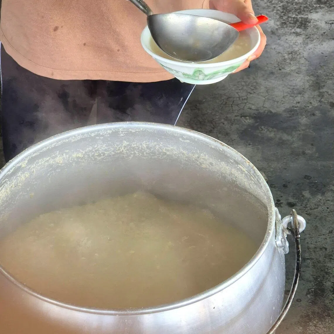 传统福建花生汤与油炸小食很契合。（陈爱薇摄）