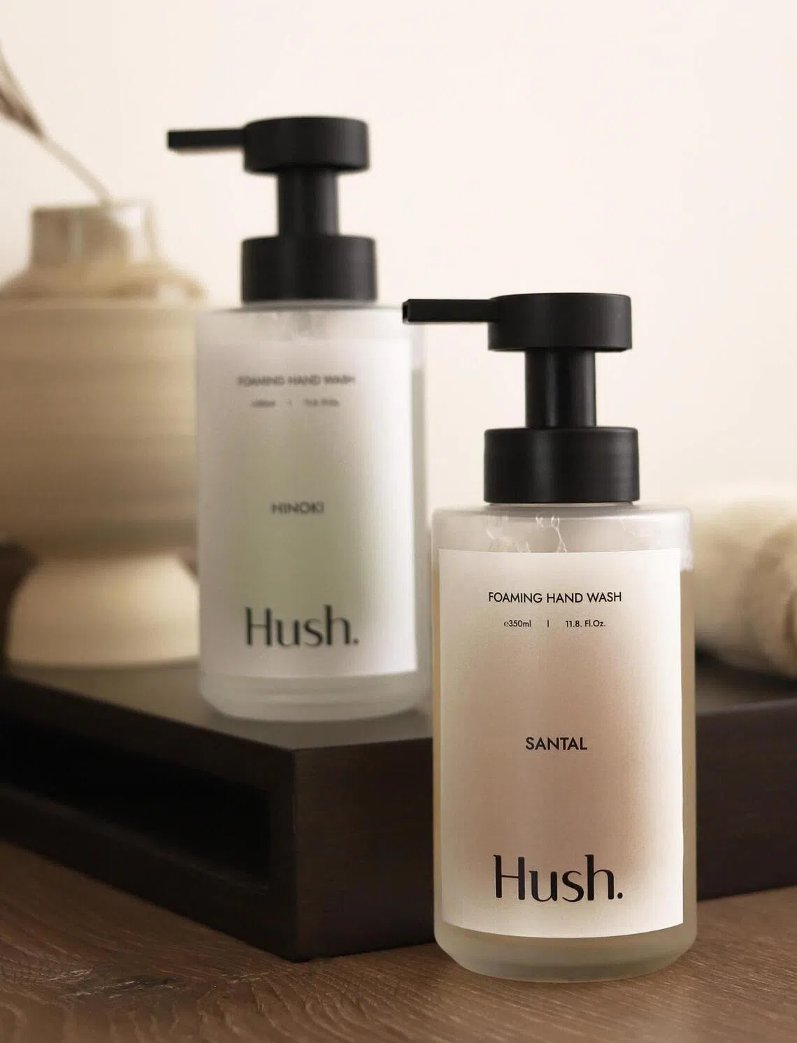 本地香氛品牌Hush Candle推出两款泡沫洗手液：Hinoki（左）与Santal。（品牌提供）
