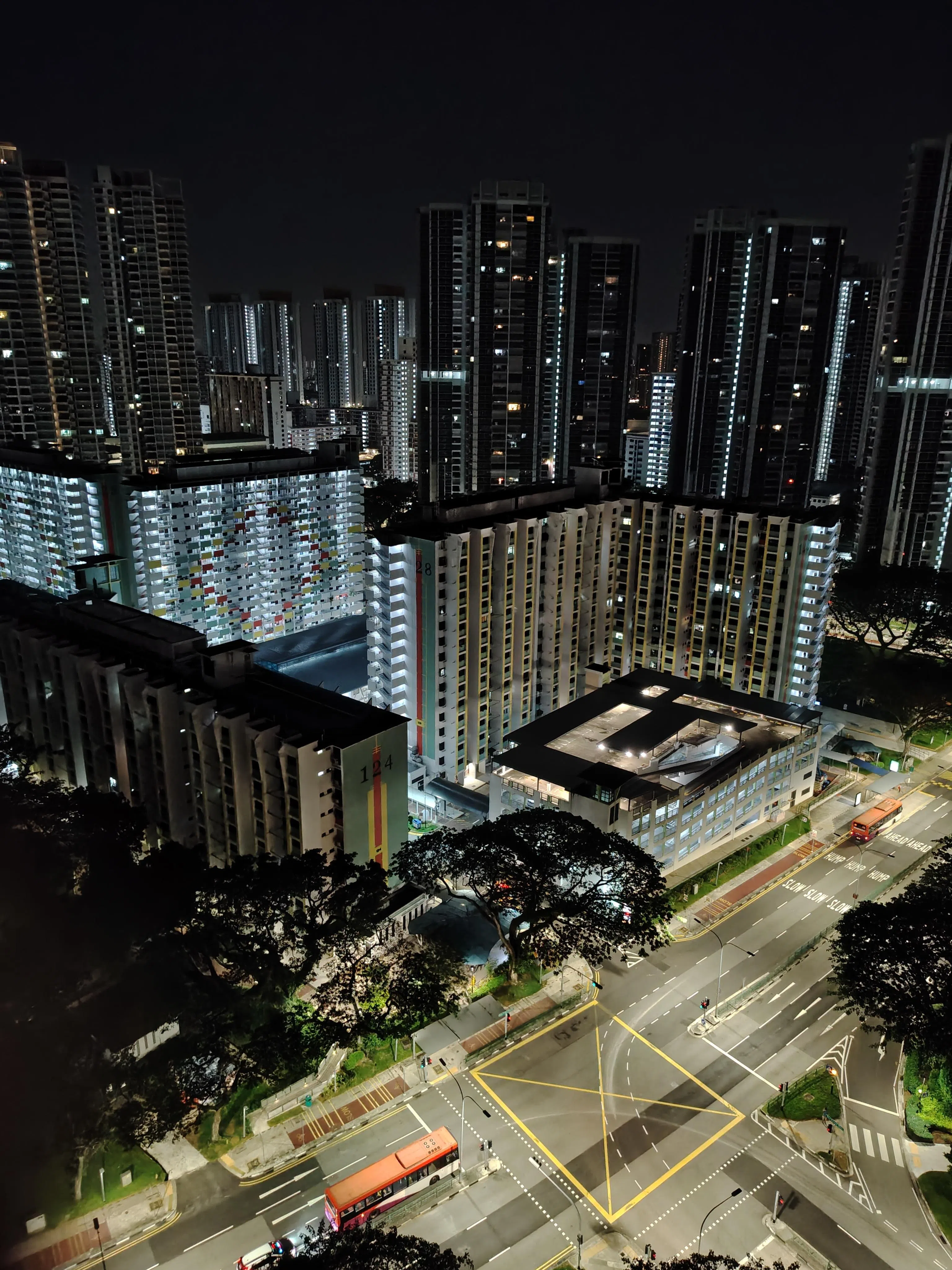 夜间摄影表现平平，一些细节不够清晰。（黄少伟摄）