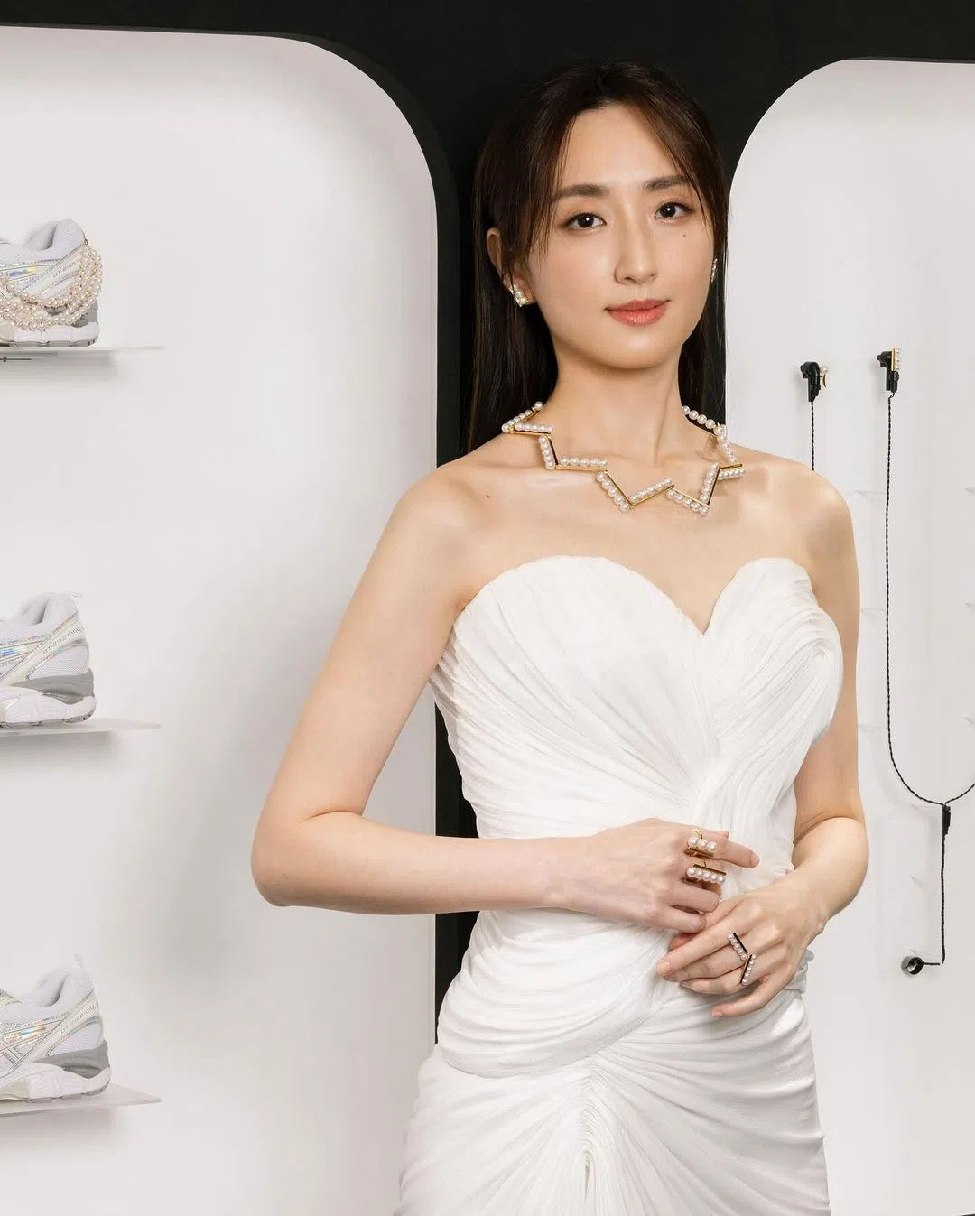 柯佳燕和王大陆一起拍摄《艾嘉食堂》综艺节目。（取自柯佳燕IG）