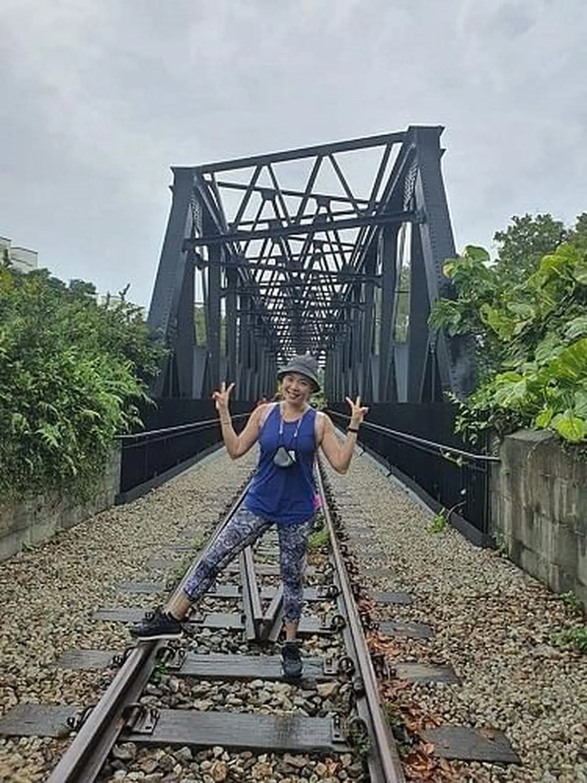 宋敏菱保持活跃的生活方式，经常去健走散步。（图／受访者提供）