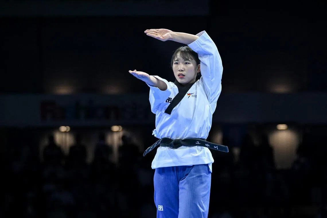 经历两次大伤的许美珊终于如愿征战东运会，她也摘下新加坡本届首枚银牌。（新加坡体育理事会提供）