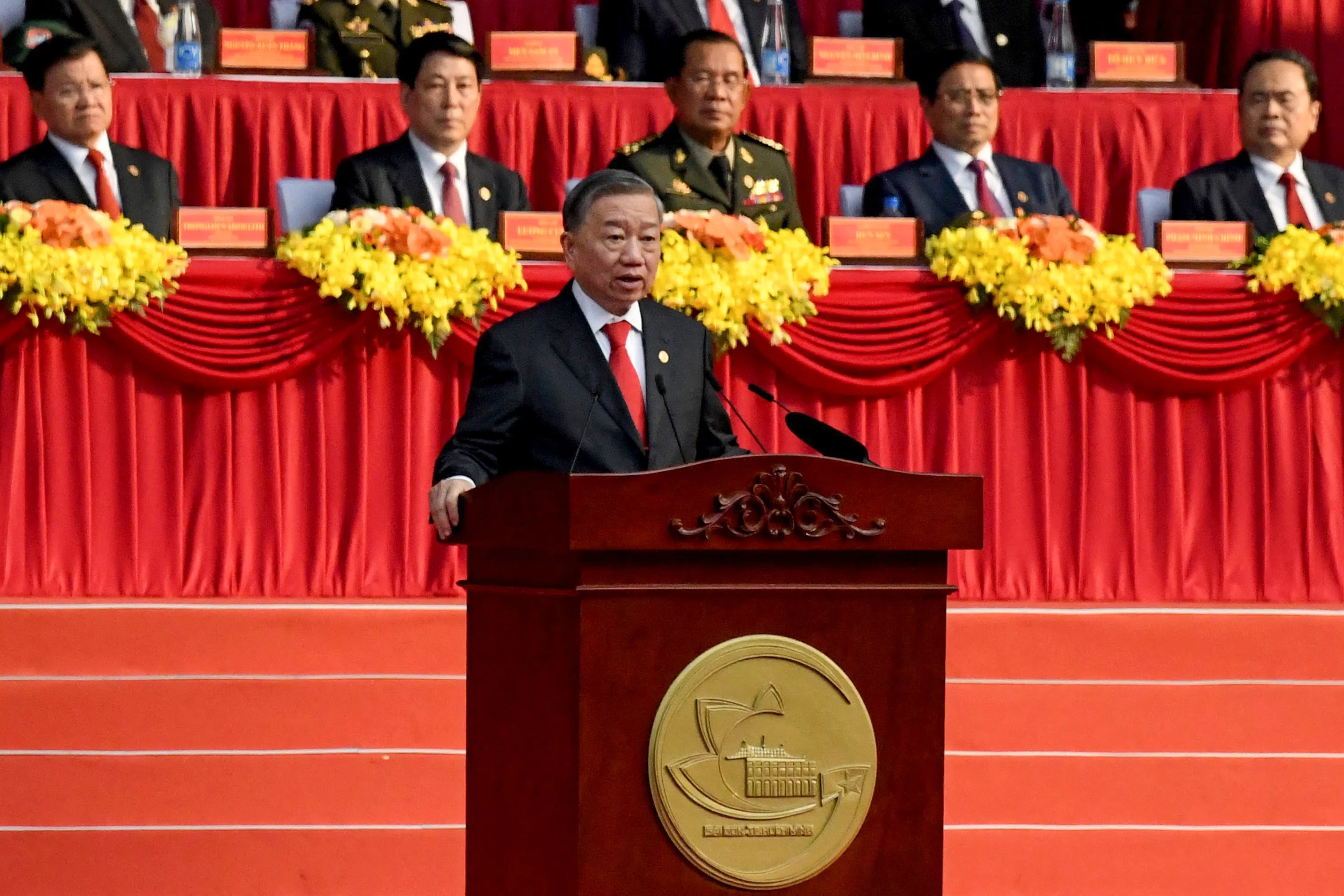 2025年4月30日，越共总书记苏林在胡志明市举行的纪念越战结束和南北越统一50周年庆典与阅兵活动上讲话。（法新社）