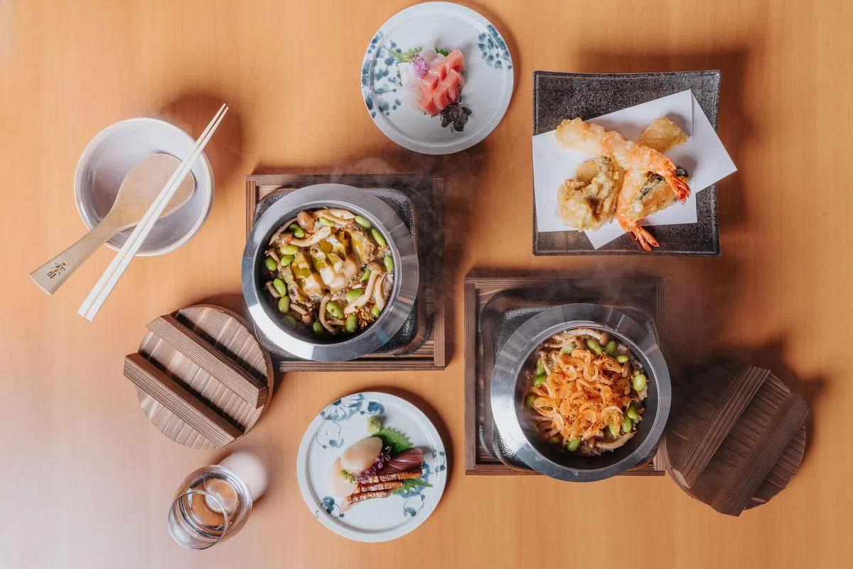 釜饭最讲究的是食材与米饭。