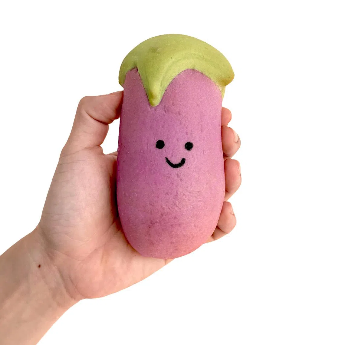 茄子造型面包内馅是香醇番薯泥。（商家提供）