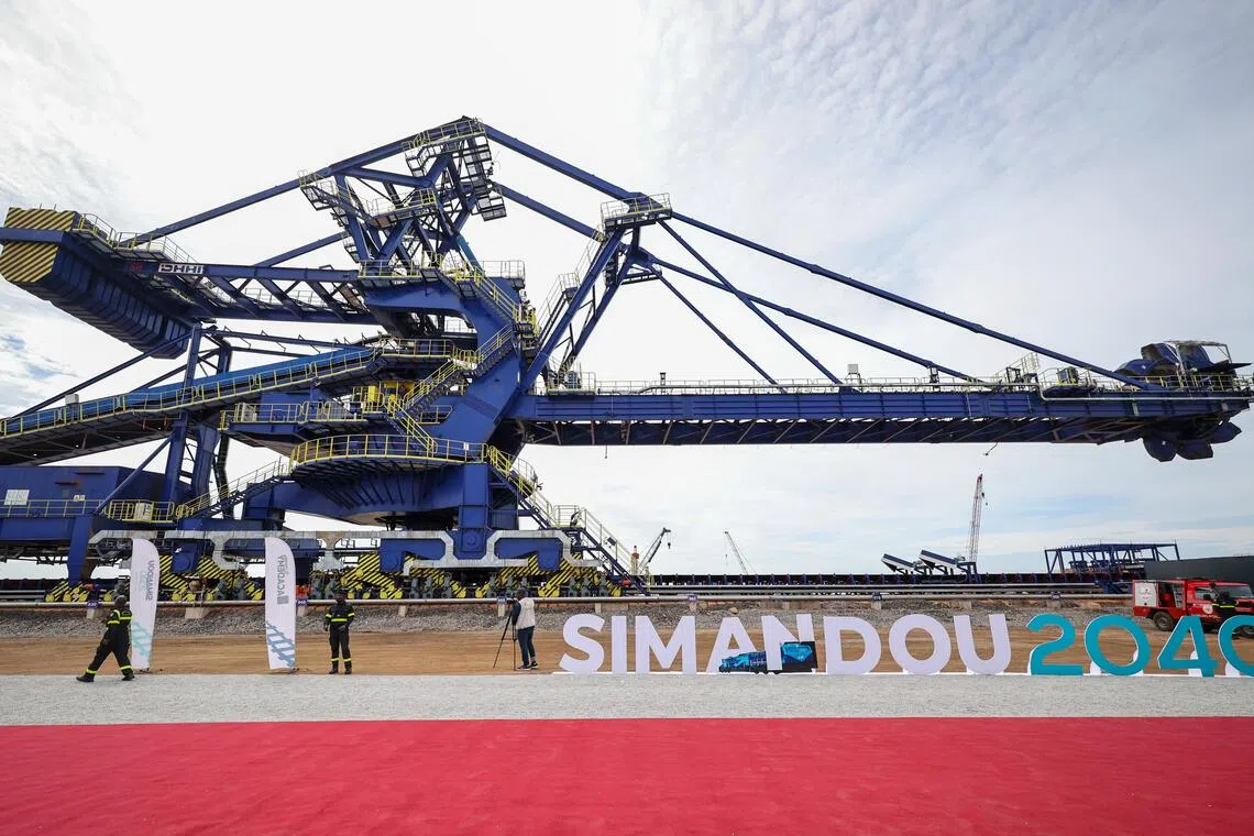 11月11日，马瑞巴亚港举行西芒杜铁矿投产仪式。孙修顺说，过去六年，自己经历了很多，所以以平常心看待，没有特别兴奋。（陈渊庄摄）