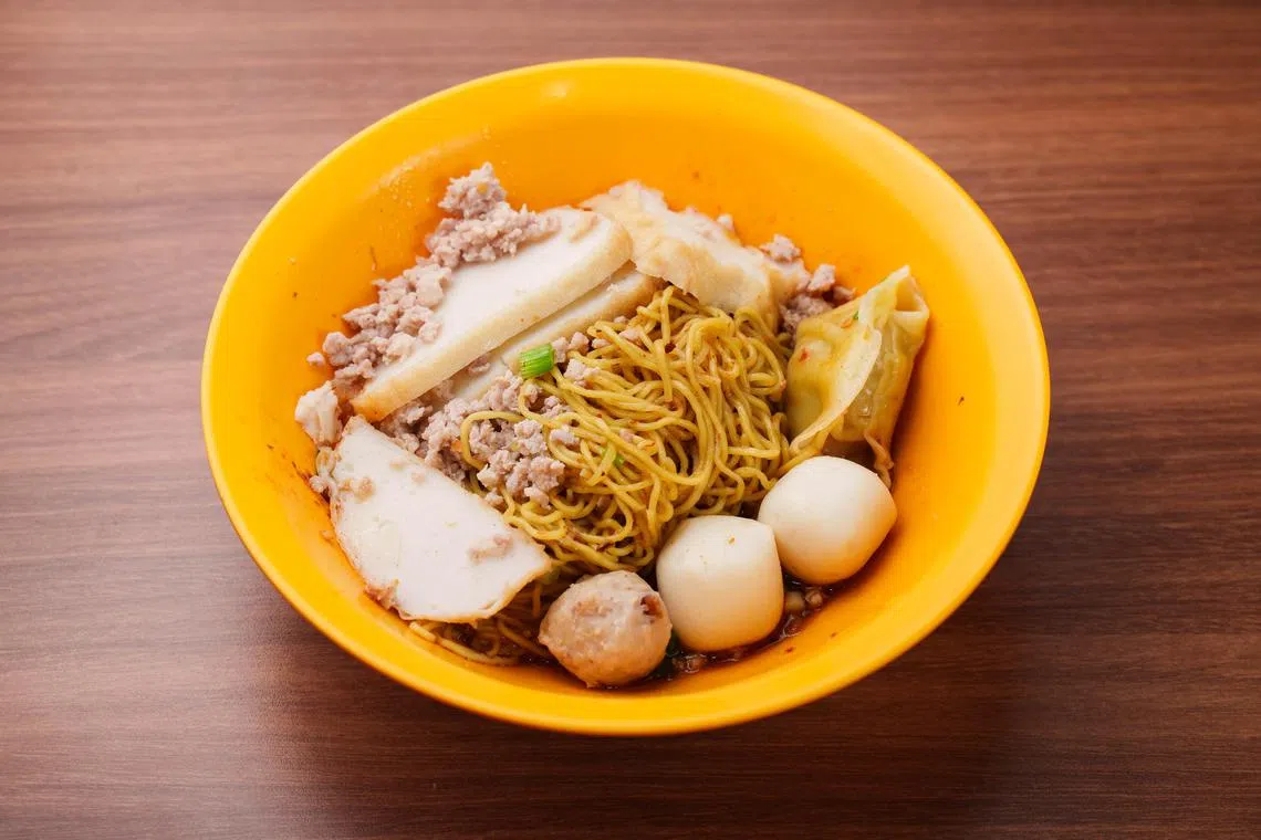 鱼丸面配料给得大方。（特约黄暐捷摄）