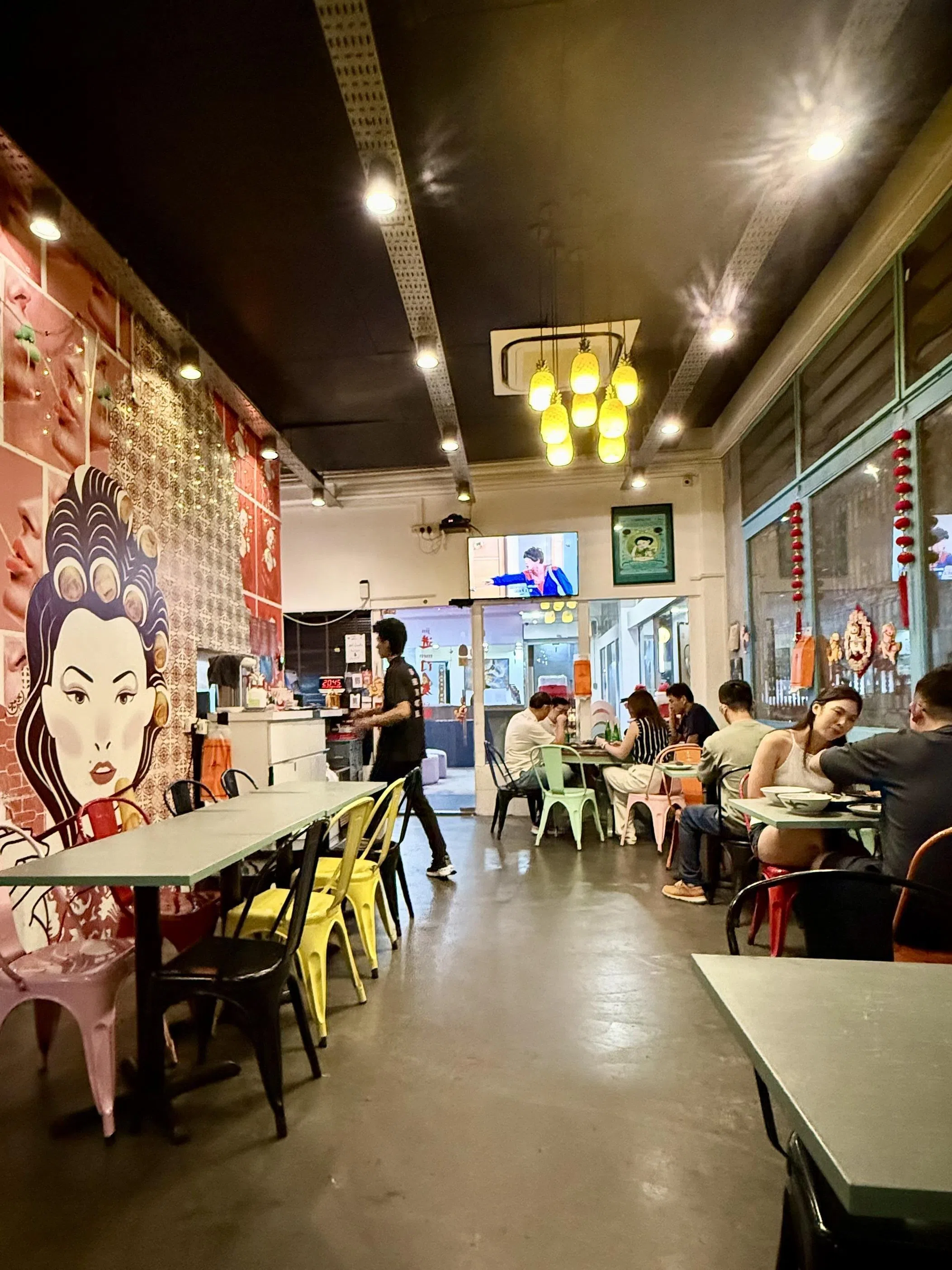 开在锦岭酒店内的享受·食堂，融合怀旧与现代风味。（叶晓虹摄）