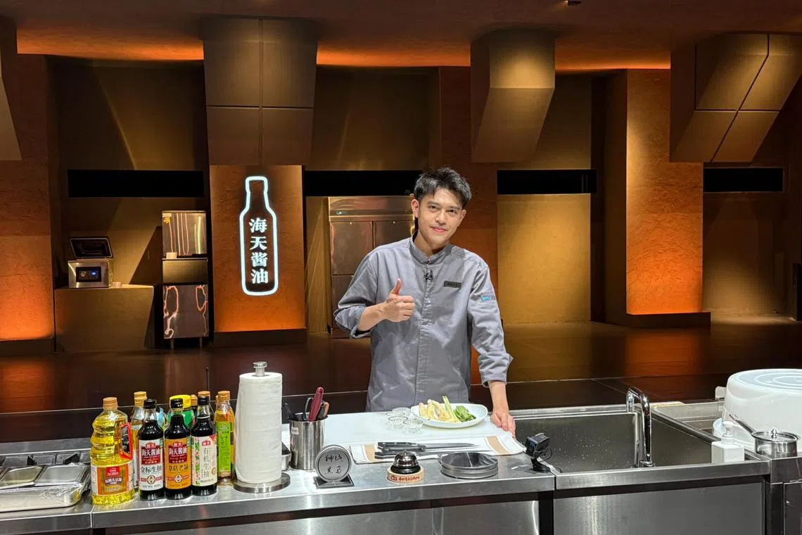 叶健楷认为，参加美食节是希望将新马美食和客家风味介绍给更多人。（受访者提供）