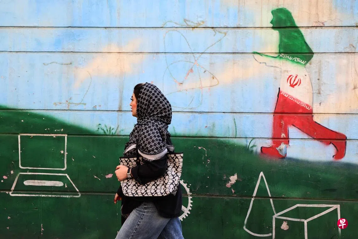 英国暂时撤离驻伊朗使馆工作人员| 联合早报