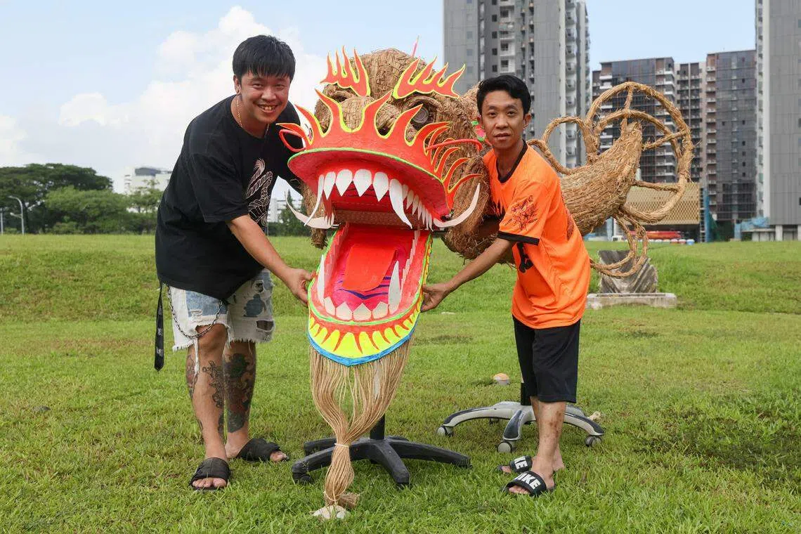 醒狮团多年来火龙辈出，每只从身形到眼神都稍有不同，时而威猛，时而温和，时而壮硕，时而更轻巧灵动。（卓祾祎摄）