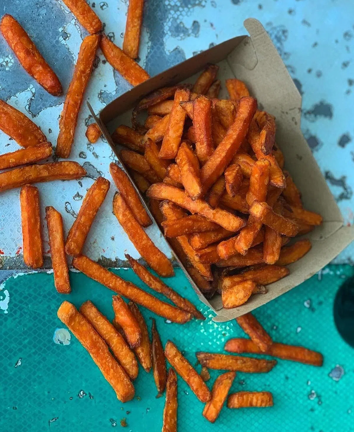 Wolf Burgers除了炸薯条，也提供炸番薯条搭配其汉堡。（取自Wolf Burgers面簿）