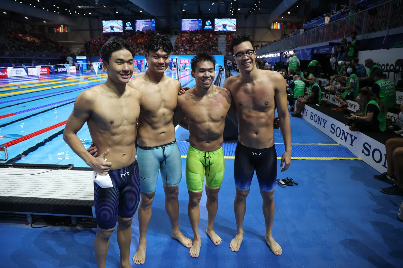 由郑诠龙（左起）、陈俊豪、陈永进和李君杰组成的我国接力队在4x100米混合泳接力预赛收获第23名，无缘决赛。（关俊威摄）