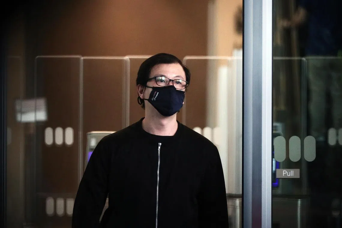 被控与全科医生柯杰智串谋的蔡清顺（43岁）案发时是诊所助理，他同样否认有罪。（档案照片）