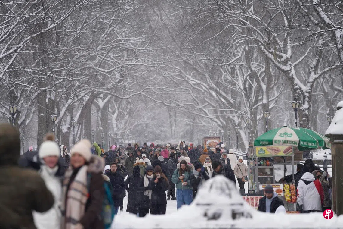 美国东北部暴雪扰乱假期出行逾9000航班取消或延误| 联合早报