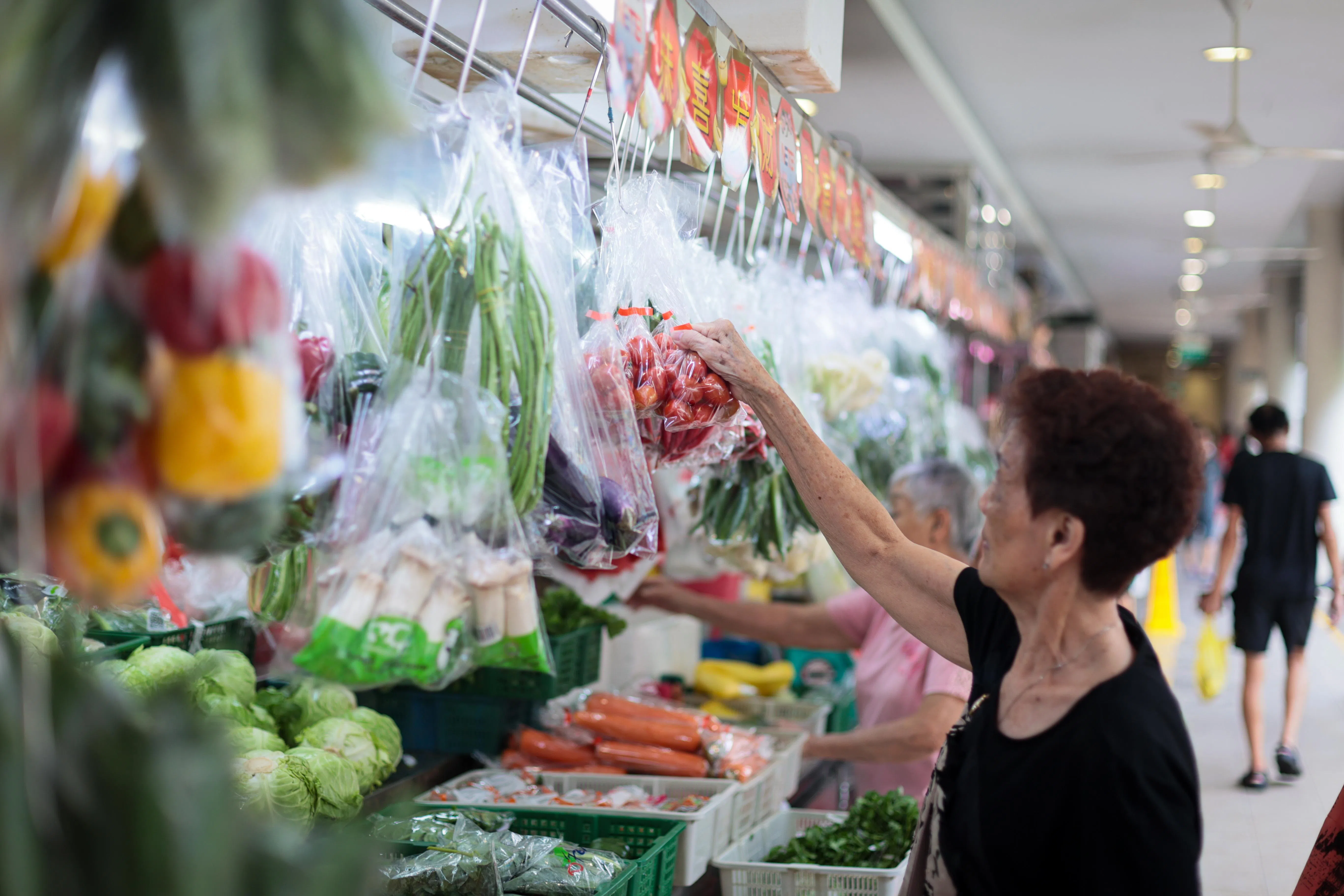 本地超过九成的食品依赖进口。永续发展与环境部长傅海燕早前受访时说，中东冲突是个政治问题，正影响全球供应链，导致价格波动，整体的食品价格未来几个月预料走高。（档案照片）